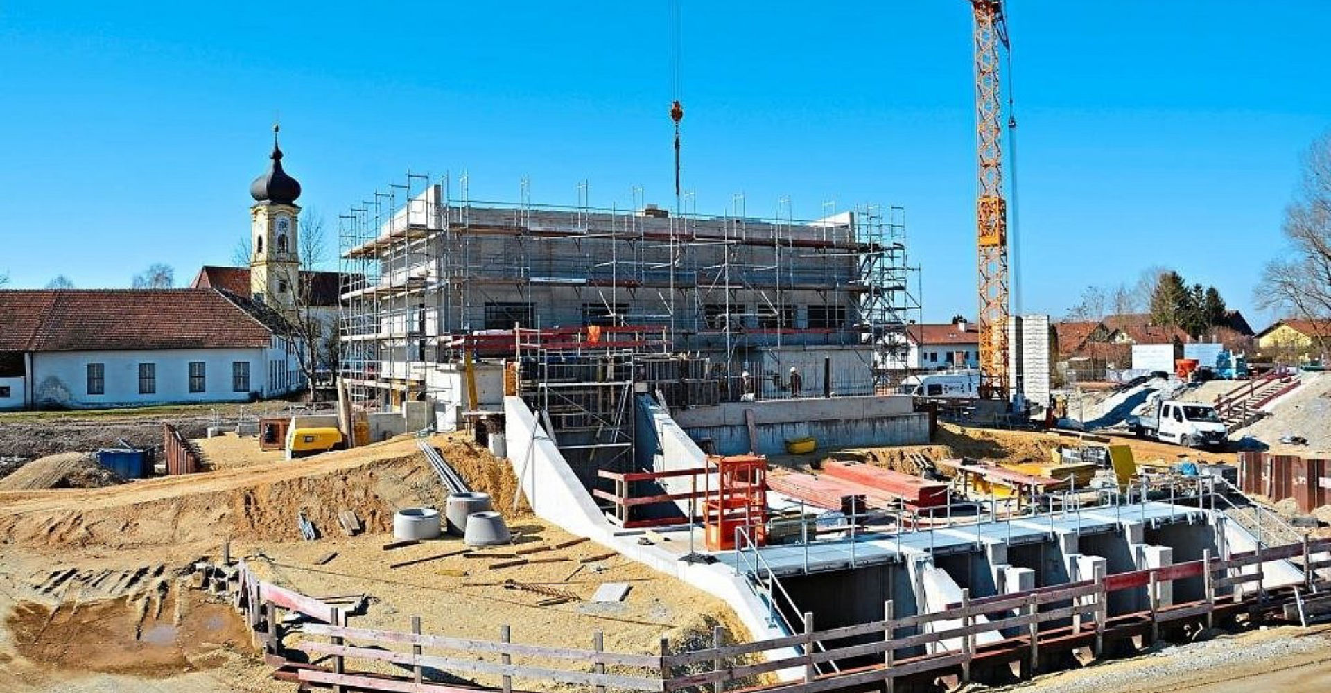 Der Rohbau des neuen Schöpfwerks in Thundorf steht, der Innenausbau läuft bereits. -Fotos: Schiller Der Rohbau des neuen Schöpfwerks in Thundorf steht, der Innenausbau läuft bereits. -Fotos: Schiller