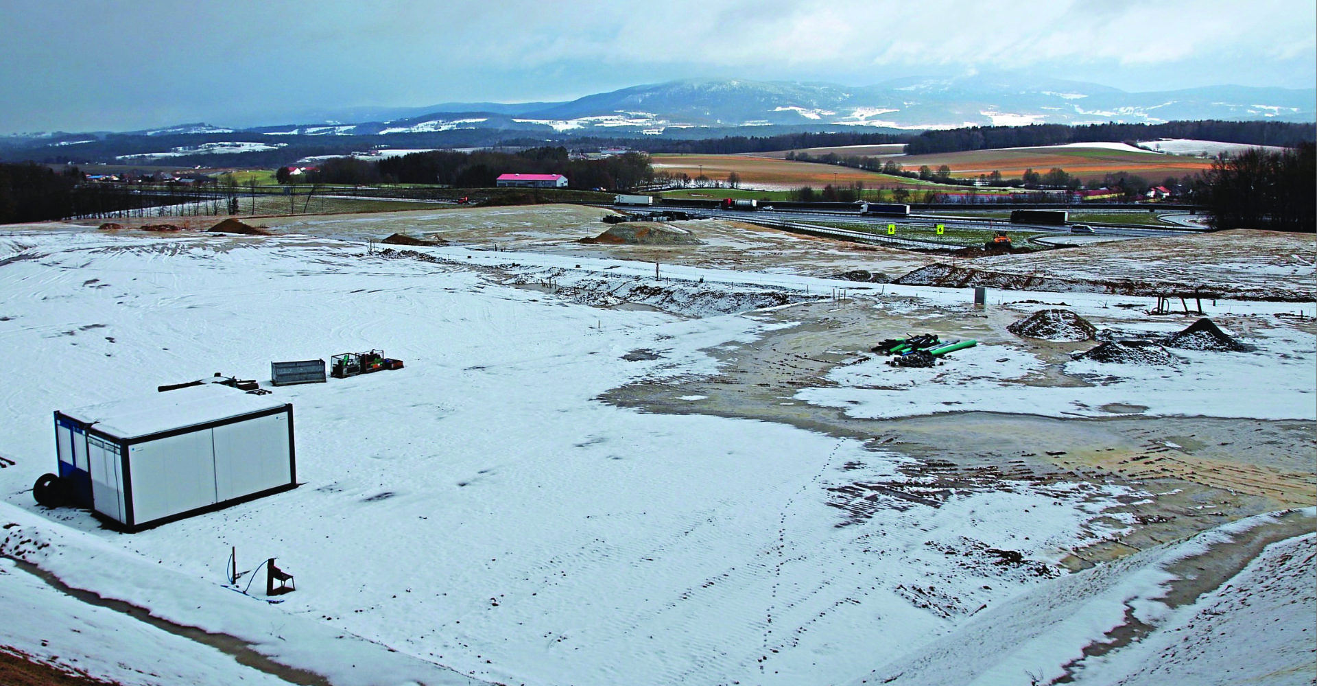 Winterpause auf der Baustelle für das Gewerbegebiet Iggensbach-West: In der Gemeinderatssitzung informierte Projektleiter Stefan Gigl von der Karl-Gruppe über den aktuellen Stand. −Foto: sas-medien Winterpause auf der Baustelle für das Gewerbegebiet Iggensbach-West: In der Gemeinderatssitzung informierte Projektleiter Stefan Gigl von der Karl-Gruppe über den aktuellen Stand. −Foto: sas-medien