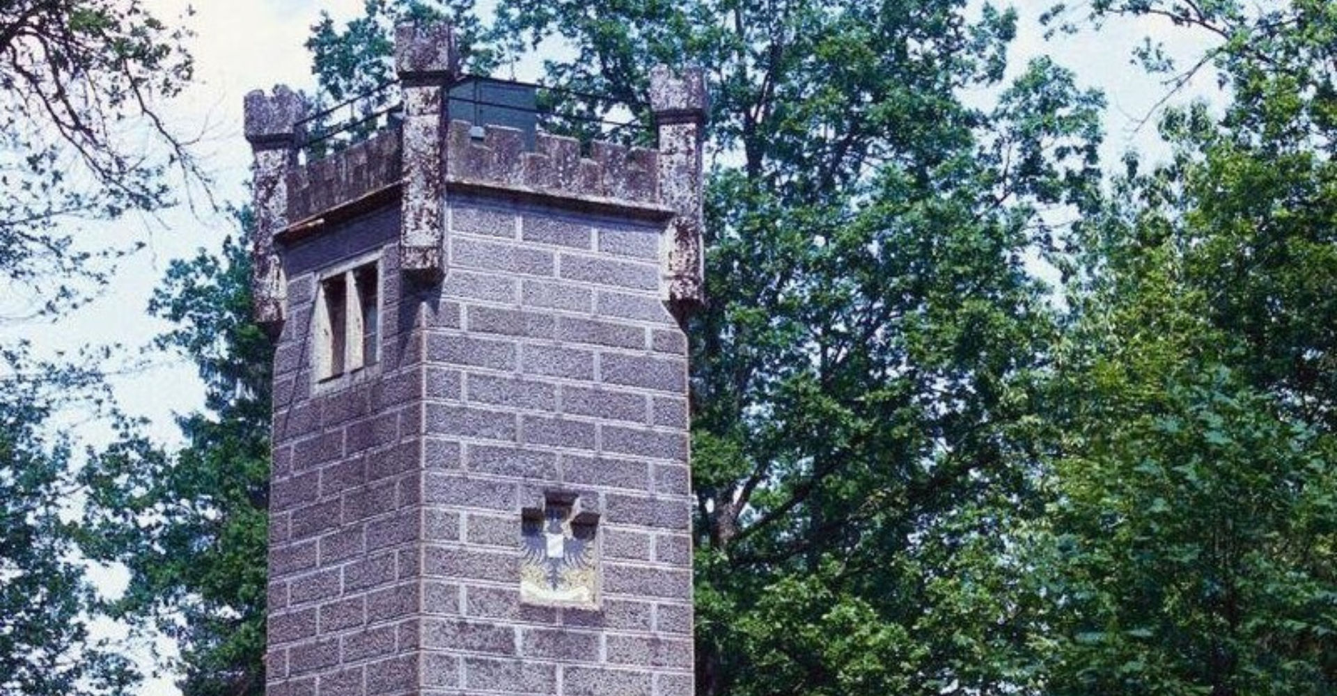 Anwesen Schirnstraße 9, Ludwigsturm und Veitskirche: Die Stadt will alle drei Objekte sanieren und teilweise einer neuen Nutzung zuführen. Zunächst soll eine Bestandsanalyse Aufschluss über den Zustand der Gebäude liefern. -Foto: Stadt Bad Kötzting Anwesen Schirnstraße 9, Ludwigsturm und Veitskirche: Die Stadt will alle drei Objekte sanieren und teilweise einer neuen Nutzung zuführen. Zunächst soll eine Bestandsanalyse Aufschluss über den Zustand der Gebäude liefern. -Foto: Stadt Bad Kötzting