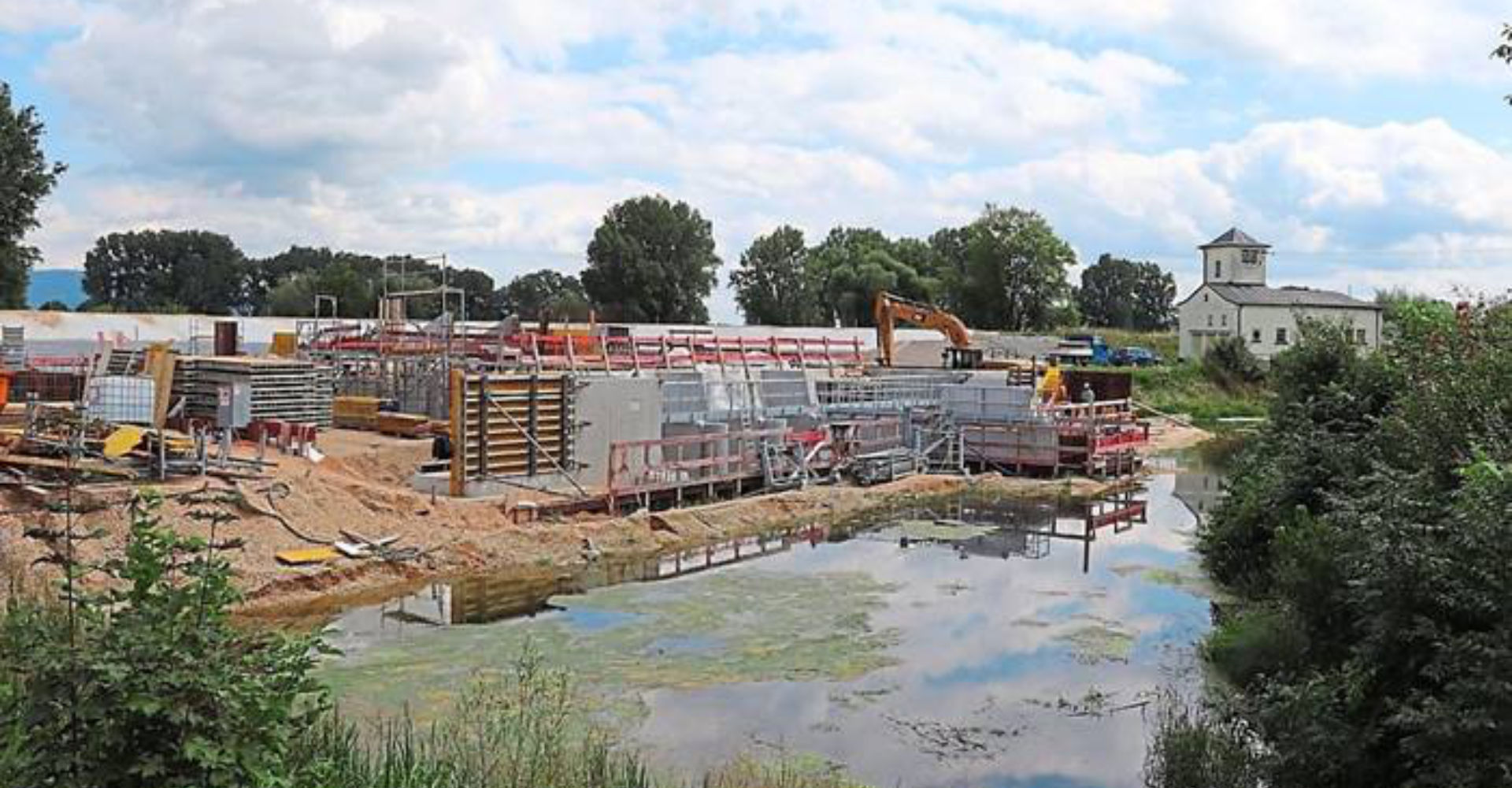 In Thundorf liegt man genau ein Jahr und eine Woche hinter dem Fortschritt des Bauwerks in Aicha. In Thundorf liegt man genau ein Jahr und eine Woche hinter dem Fortschritt des Bauwerks in Aicha.