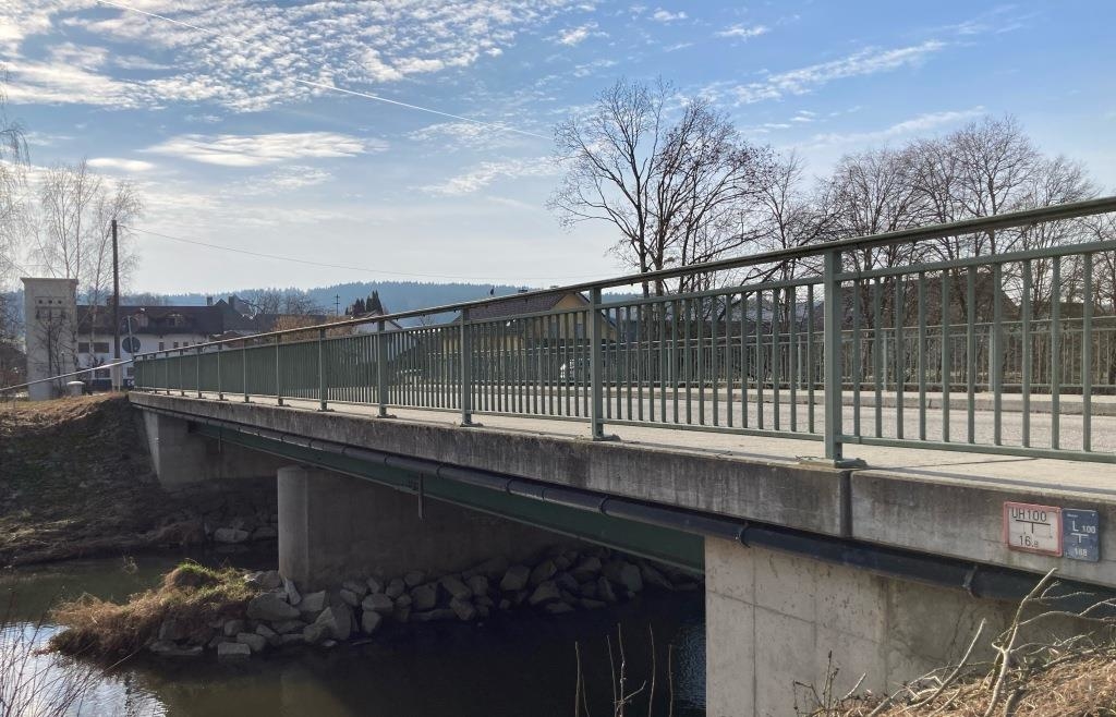 Die Brücke muss neu gemacht werden. − Foto: lnp Die Brücke muss neu gemacht werden. − Foto: lnp